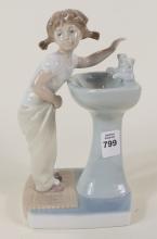 LLADRO "CLEAN UP TIME" FIGURINE