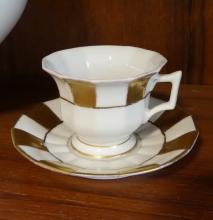 19TH CENTURY COVERED BOWL, CUPS AND SAUCERS