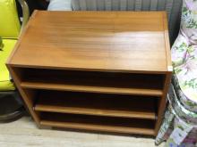 PORTABLE TEAK ENTERTAINMENT STAND