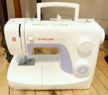 SINGER PORTABLE SEWING MACHINE