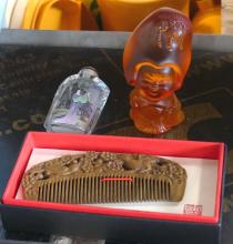 CHINESE COMBS, FIGURINE AND SNUFF BOTTLE