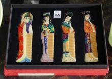 CHINESE COMBS, FIGURINE AND SNUFF BOTTLE