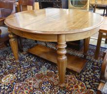 VICTORIAN WALNUT DINING TABLE