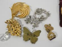 VINTAGE FASHION JEWELLERY AND COMPACT