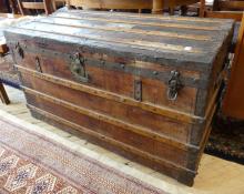 ANTIQUE STEAMER TRUNK