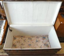 ANTIQUE STEAMER TRUNK