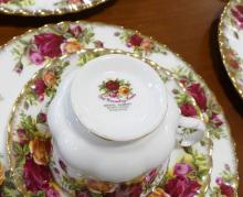 "OLD COUNTRY ROSES" DINNERWARE