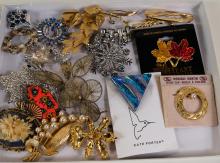 VINTAGE FASHION BROOCHES