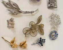 VINTAGE FASHION BROOCHES