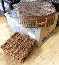 TWO PICNIC BASKETS AND STEREO