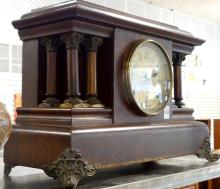 ANTIQUE OAK MANTEL CLOCK