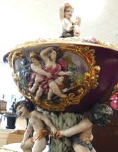 LARGE CAPODIMONTE URN