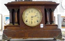 ANTIQUE OAK MANTEL CLOCK