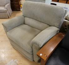 OVERSIZE LA-Z-BOY RECLINER