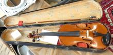 ANTIQUE FRENCH VIOLIN WITH BOW AND CASE