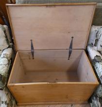 PRIMITIVE PINE BLANKET BOX