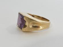 10KT GOLD RING WITH AMETHYST