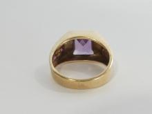 10KT GOLD RING WITH AMETHYST