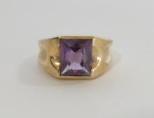 10KT GOLD RING WITH AMETHYST