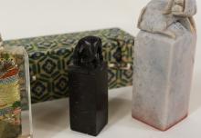 THREE WAX SEALS AND SNUFF BOTTLE