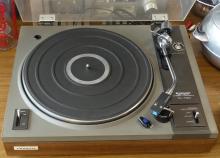 PIONEER TURNTABLE AND CASSETTE DECK
