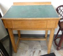 DRAFTING TABLE/DESK