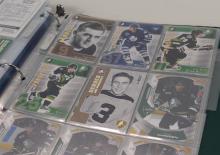 BINDER OF LONDON KNIGHTS HOCKEY CARDS