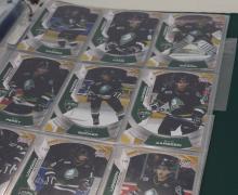 BINDER OF LONDON KNIGHTS HOCKEY CARDS