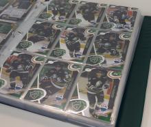 BINDER OF LONDON KNIGHTS HOCKEY CARDS