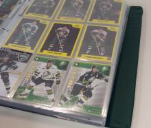 BINDER OF LONDON KNIGHTS HOCKEY CARDS