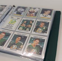 BINDER OF LONDON KNIGHTS HOCKEY CARDS