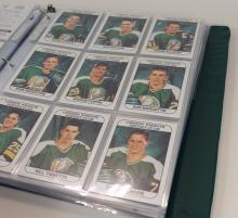 BINDER OF LONDON KNIGHTS HOCKEY CARDS