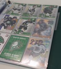 BINDER OF LONDON KNIGHTS HOCKEY CARDS