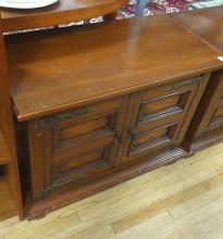 PAIR OF VINTAGE NIGHTSTANDS