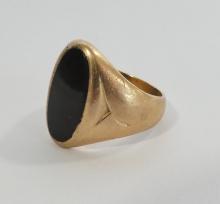 10KT GOLD RING WITH ONYX