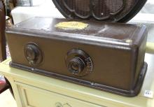 ANTIQUE RADIO AND SPEAKER