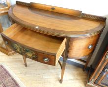 EXQUISITE CONSOLE TABLE