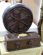 ANTIQUE RADIO AND SPEAKER