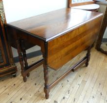 WALNUT GATE-LEG TABLE