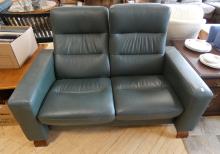 STRESSLESS LEATHER RECLINING LOVESEAT
