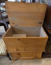 LIDDED PINE DRY SINK