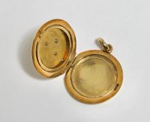 18K GOLD LOCKET