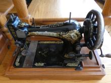 ANTIQUE SINGER SEWING MACHINE