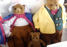 TEDDY BEARS AND DOLLS