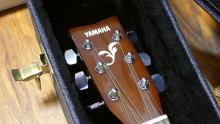 YAMAHA ACOUSTIC GUITAR