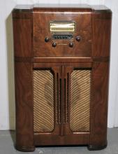 VINTAGE FLOOR RADIO