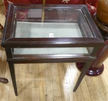 VITRINE TABLE