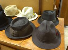EIGHT VINTAGE MEN'S HATS