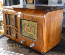 VINTAGE CROSLEY RADIO