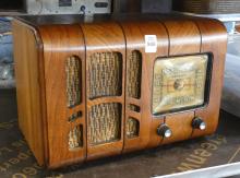 VINTAGE CROSLEY RADIO